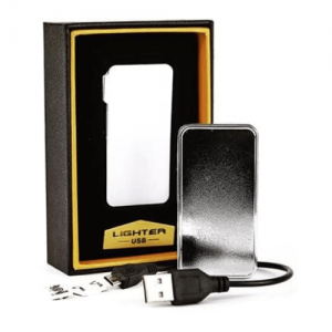 Egyedi fényképes USB öngyújtó ( USB-ről tölthető ) Van az ismeretségi körében, aki dohányzik? Nem tud semmi ajándékot kitalálni neki? Itt az alkalom, hogy dohányzó szeretteit, munkatársait, barátait, kedvesét meglepje ezzel az egyedi fényképes USB szélálló öngyújtóval! A technológiának köszönhetően a nyomtatott fotó nem tűnik el, az anyag felületén nem kitapintható a minta. Így hosszú távon egy maradandó emlék lehet szeretteinek. Természetesen nem csak dohányzó ember részére lehet tökéletes meglepetés, hiszen tűzre bármikor szükség lehet, gondoljunk csak a nyári grill partikra, főzésekre, ahol nagy szükség lehet egy megbízható gyújtó! Gyújtó USB-ről tölthető, teljesen elektronikusan működik, semmilyen gyúlékony anyag nem szükséges hozzá. A működéshez először az USB porton keresztül fel kell tölteni a készüléket. Ha feltöltötte, akkor a készülék használatra kész. Oldalt a gomb lenyomásával ugyanúgy felizzik, mint az autó szivargyújtója. Nem kell szélben a nyílt lánggal szórakoznia, az izzó rész akár viharban is működik. Kis mérete miatt zsebben is hordhatod. Igazi hight-tech eszköz dohányosoknak és túrázóknak, vagy nyaralóknak tűz csiholáshoz. Válassza ki kedvenc fényképét, és készítse el az egyedi fényképes USB öngyújtóját. Kattintson a Te Tervezd gombra és fényképét töltse fel. Szerkesztőprogramunk segítségével szerkessze meg egyszerűen és gyorsan, néhány kattintással! (Tervezőbe az USB öngyújtó elejére és hátuljára tud tervezni) (Ha nincs semmi elképzelése az se baj, írjon nekünk és mi segítünk megtervezni önnek) 3